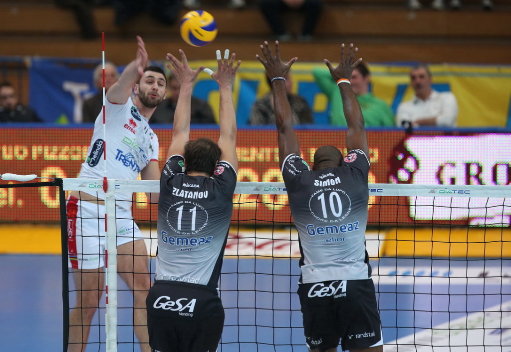 Sokolov in attacco supera il muro di Zlatanov e Simon