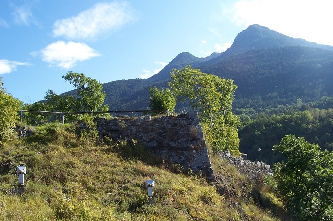 Esterno castello Mù Edolo 1