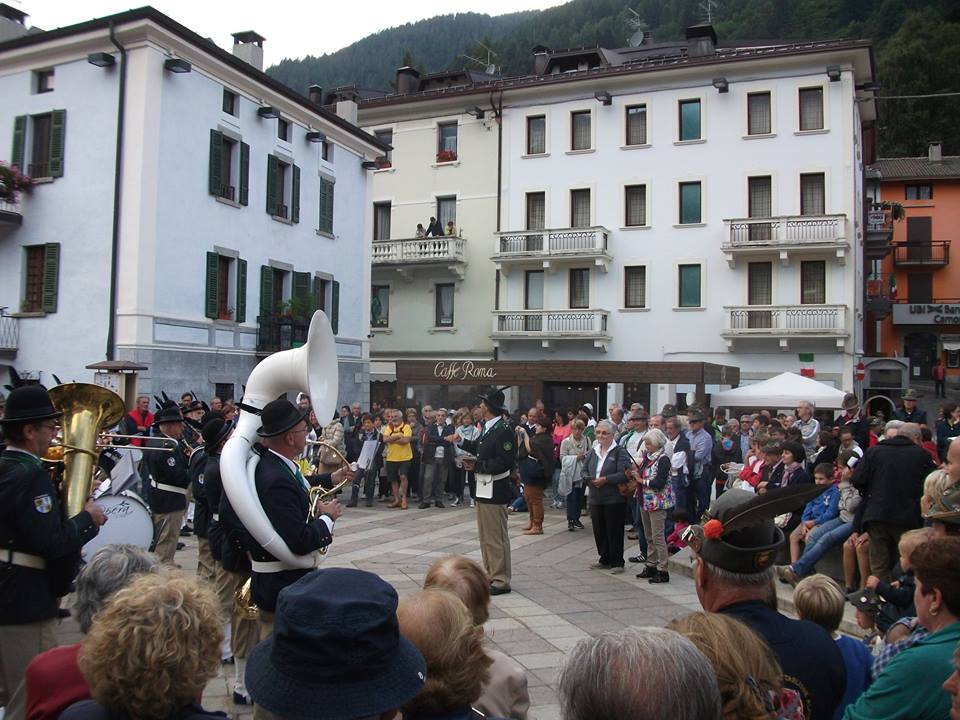 musica in piazza alpini Ponte di legno