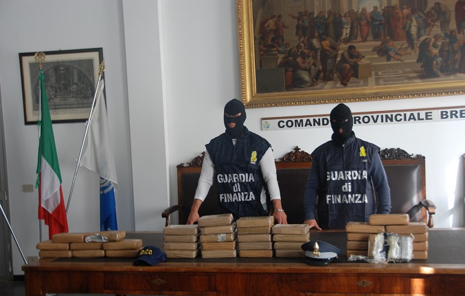 CRONACA - Maxi operazione antidroga della Guardia di Finanza di Brescia