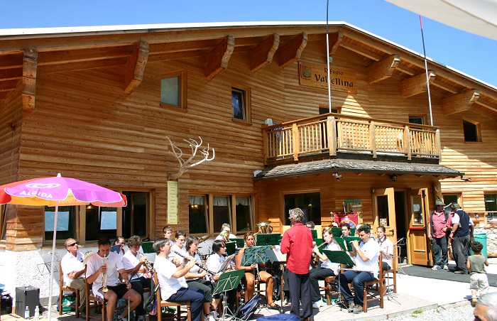 Musica al Cai rifugio Aprica1