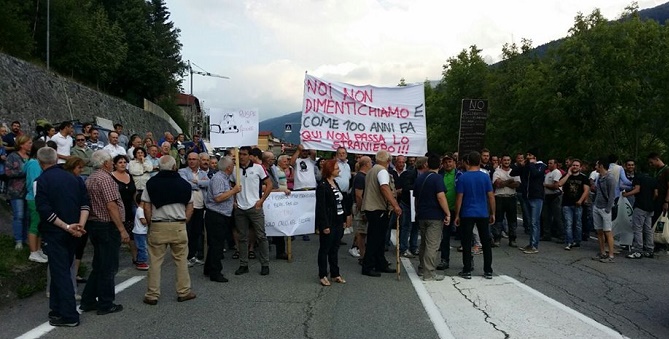 Vione - lega Nord statale 42 bloccata