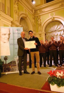 Simone Bassi del Coro Stelutis Alpinis premiato quale direttore emergente