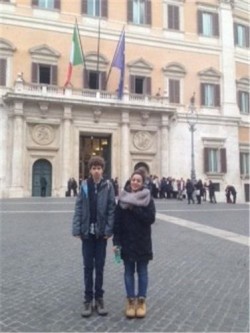 Venturato e de'Medici davanti a Camera