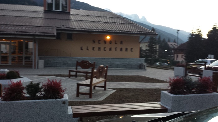 scuola elementare e area rinnovata