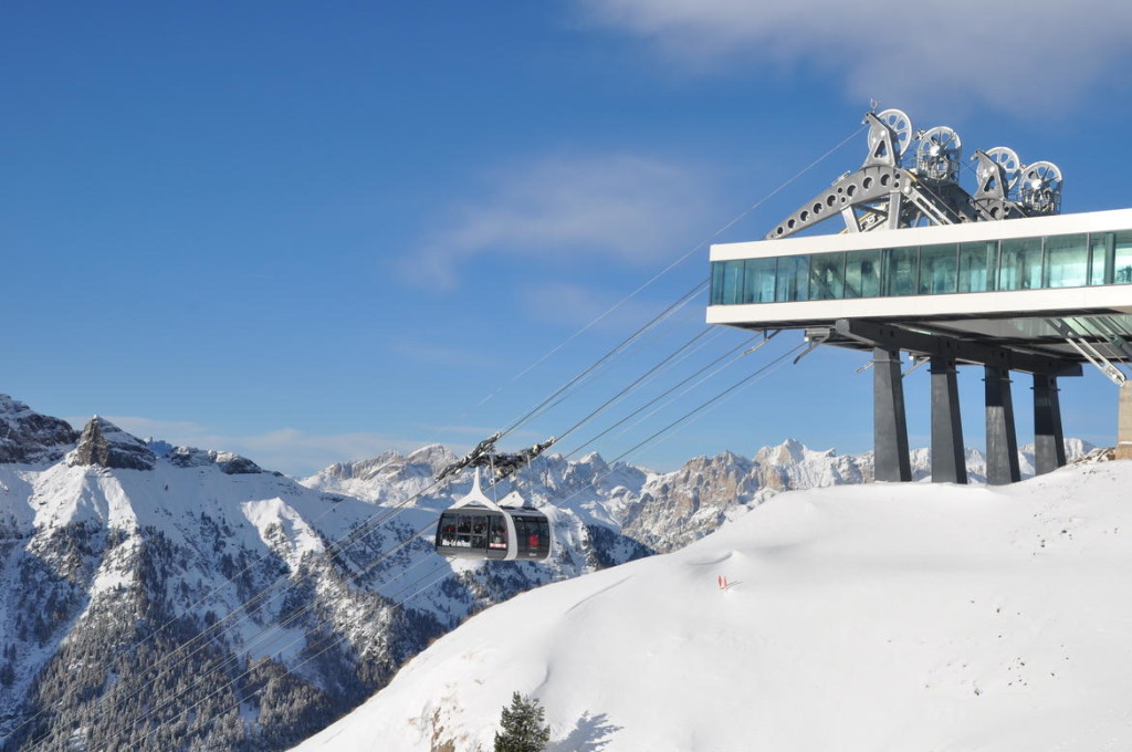 Funifor val di fassa neve sci funivia