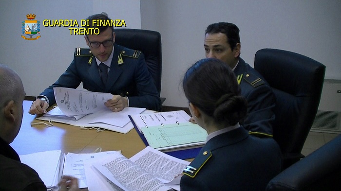 CRONACA - Trento: maxi truffa con criptovalute, eseguite cinque misure cautelari