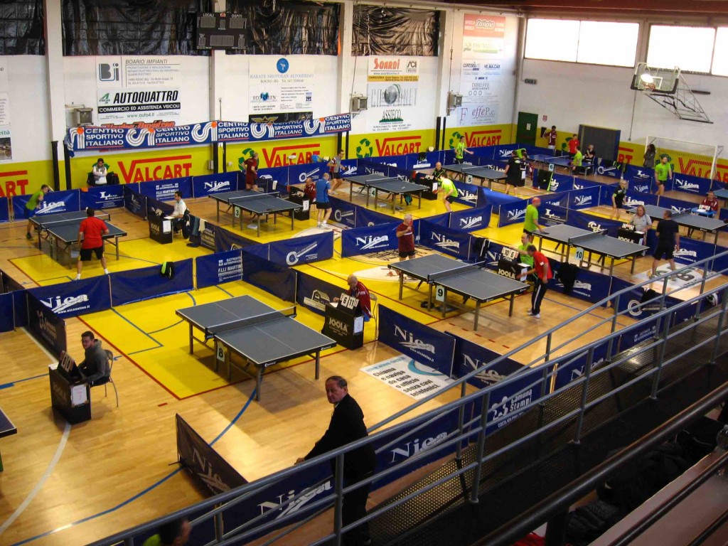ping pong la palestra comunale di Rogno