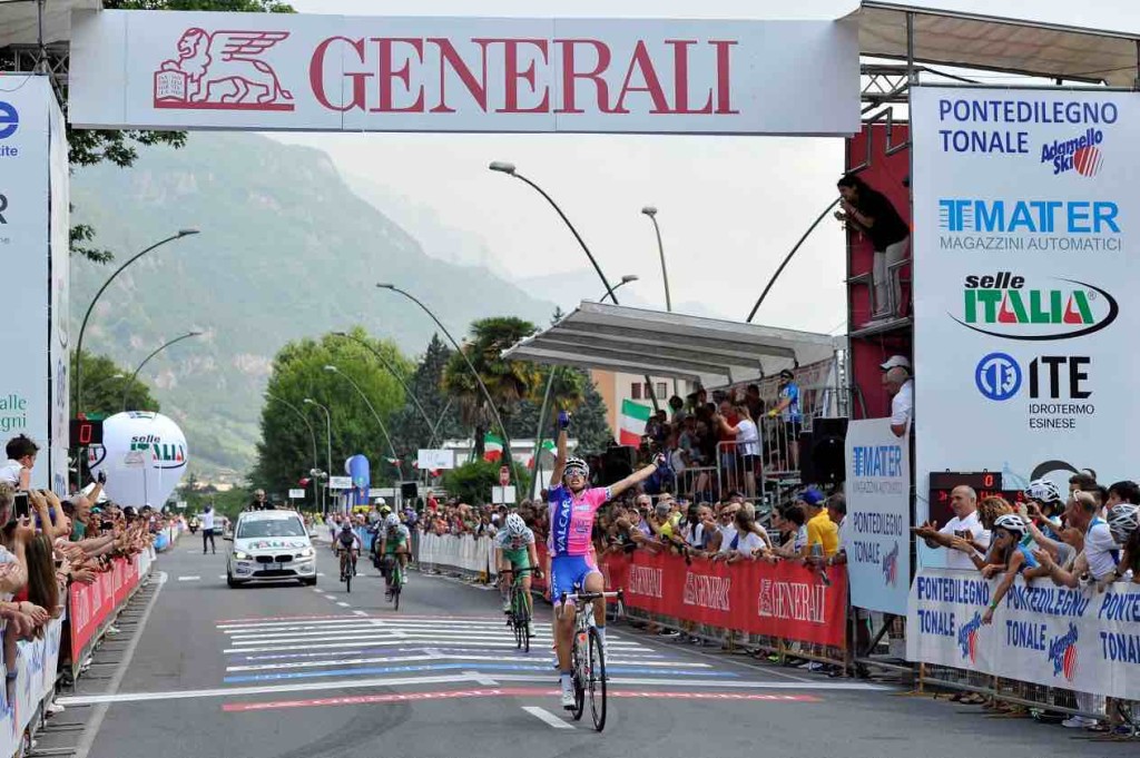 ciclismo arrivo darfo