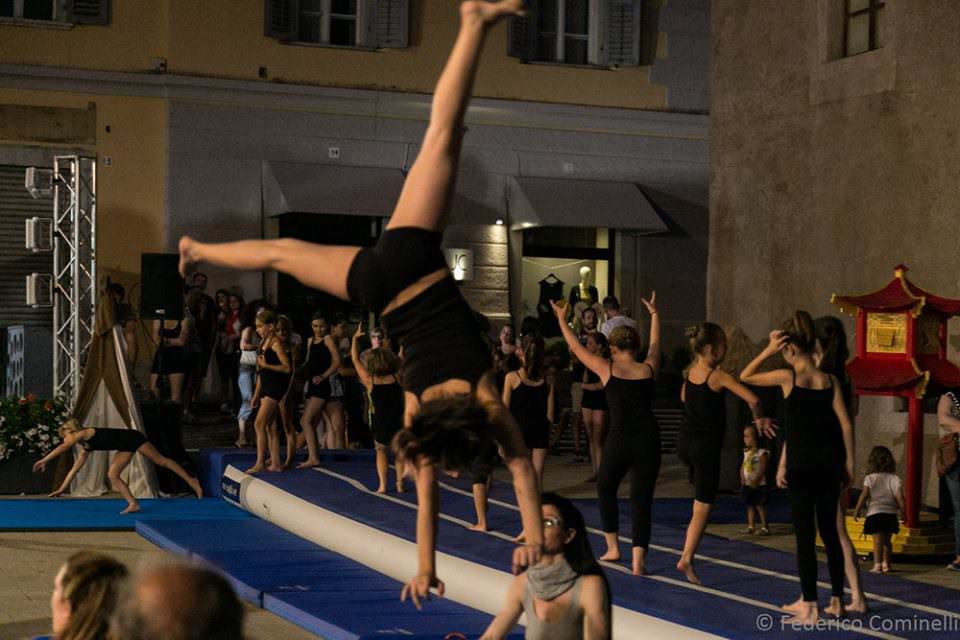 cles-ginnaste-in-piazza