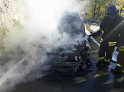 incendio-auto-vigili-fuoco