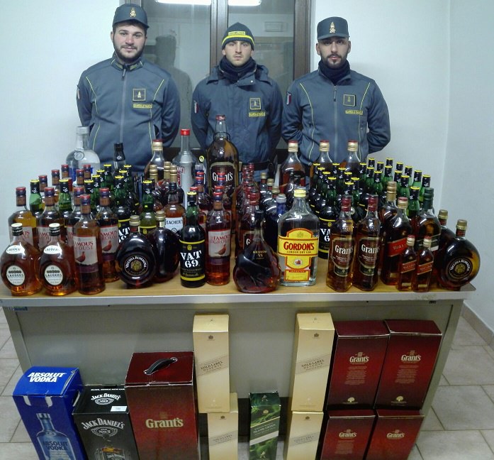 finanzieri-liquori-foscagno01