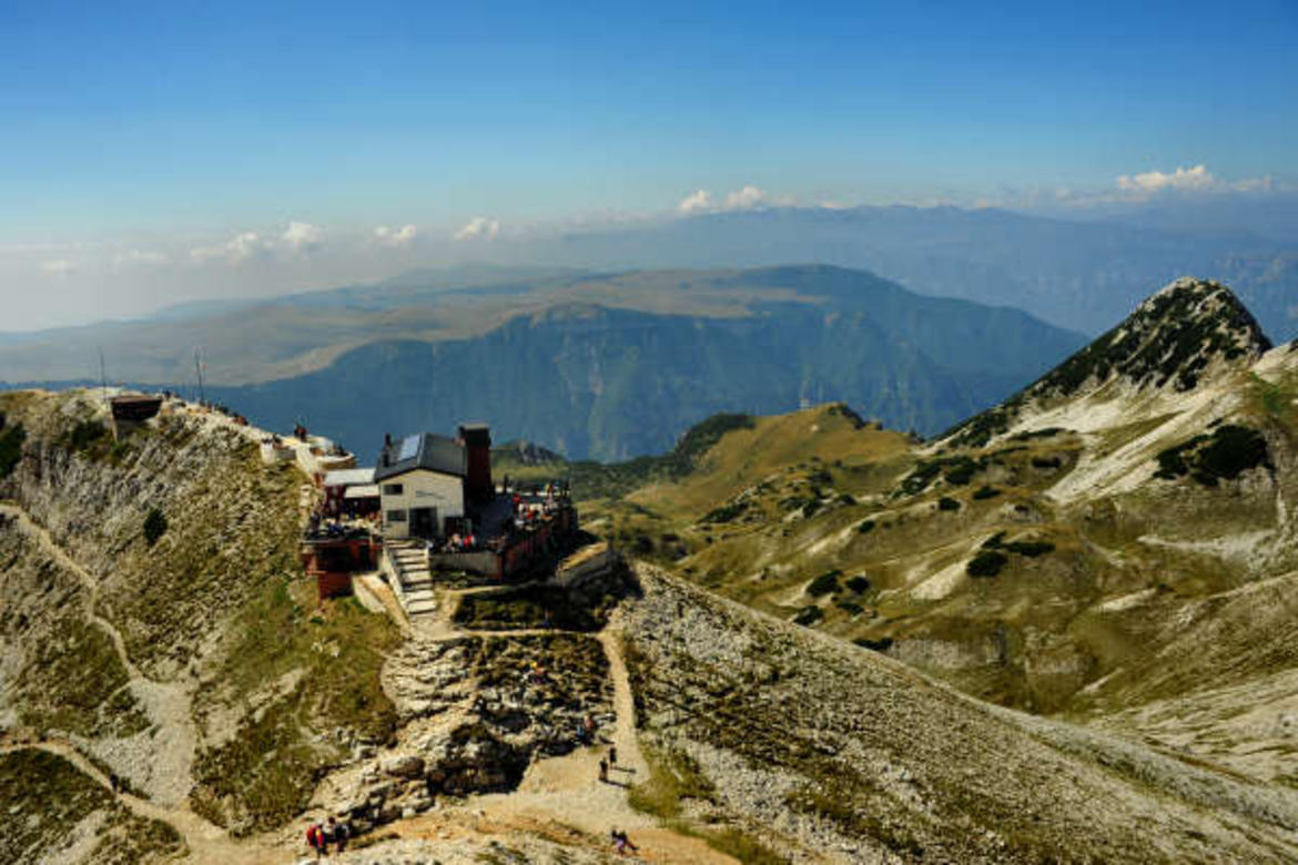 TRENTINO - Cima Carega, lavori al rifugio Fraccaroli