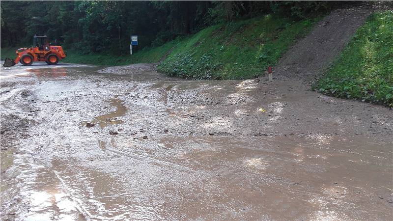 Frane e strade chiuse 01