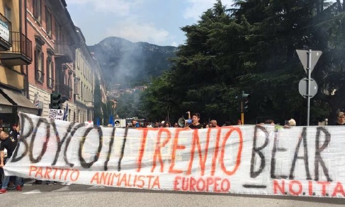 trento protesta orsa 1