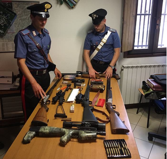 Carabinieri armi Vezza d'Oglio