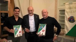 il presidente Nezosi con Brizzi a sx e Paris a dx