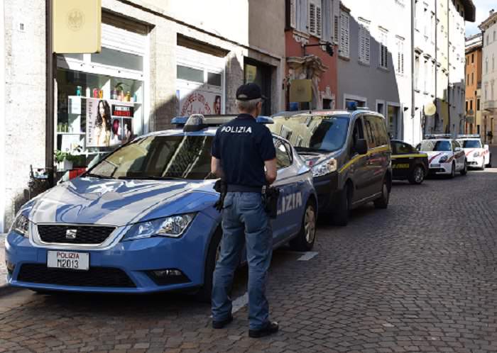 TRENTINO - Rissa in piazza Portela a Trento, rintracciato un giovane