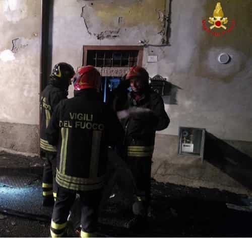 Cevo incendio vigili del fuoco