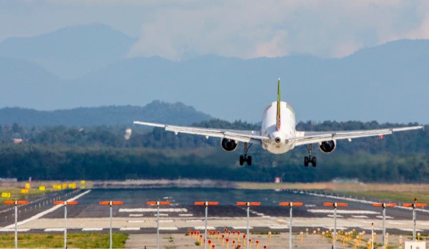 ATTUALITÀ - Trasporto aereo, diritti dei passeggeri al centro: l’UE stoppa gli extra retroattivi