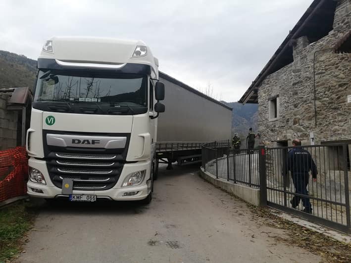 Malonno tir vigili fuoco