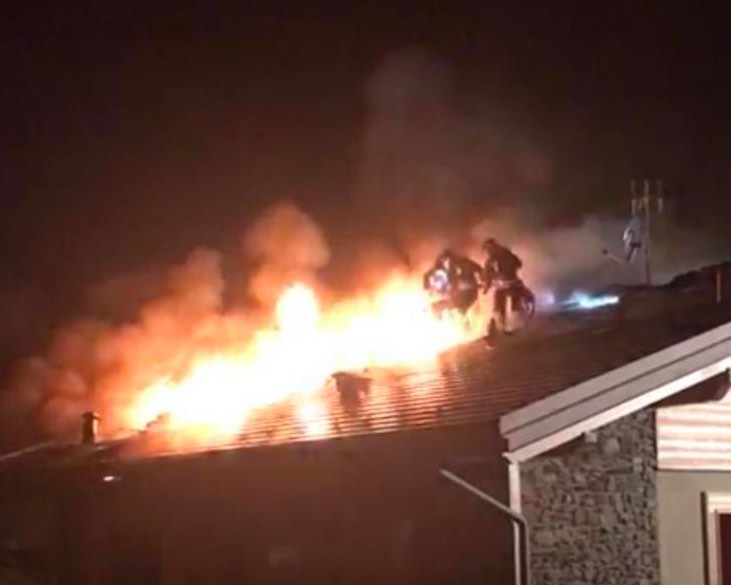 vigili fuoco tetto incendio