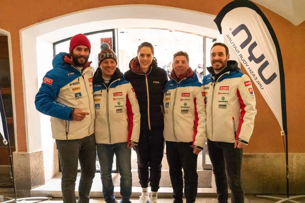 La campionessa slovacca Petra Vlhova con il suo staff team Vlha credits Mattia Ragni - UYN