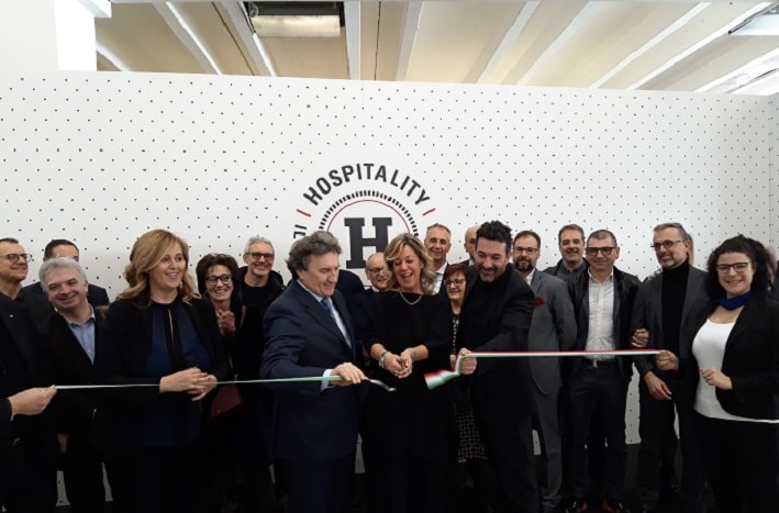 Hospitality- taglio nastro Carla Costa Roberto Pellegrini Mario Caproni