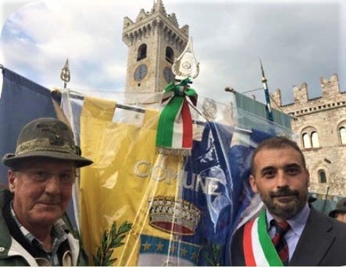 da sx alpino Paolo Ravelli, sindaco Andrea Lazzaroni