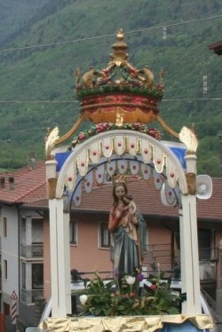 Malonno - statua Madonna
