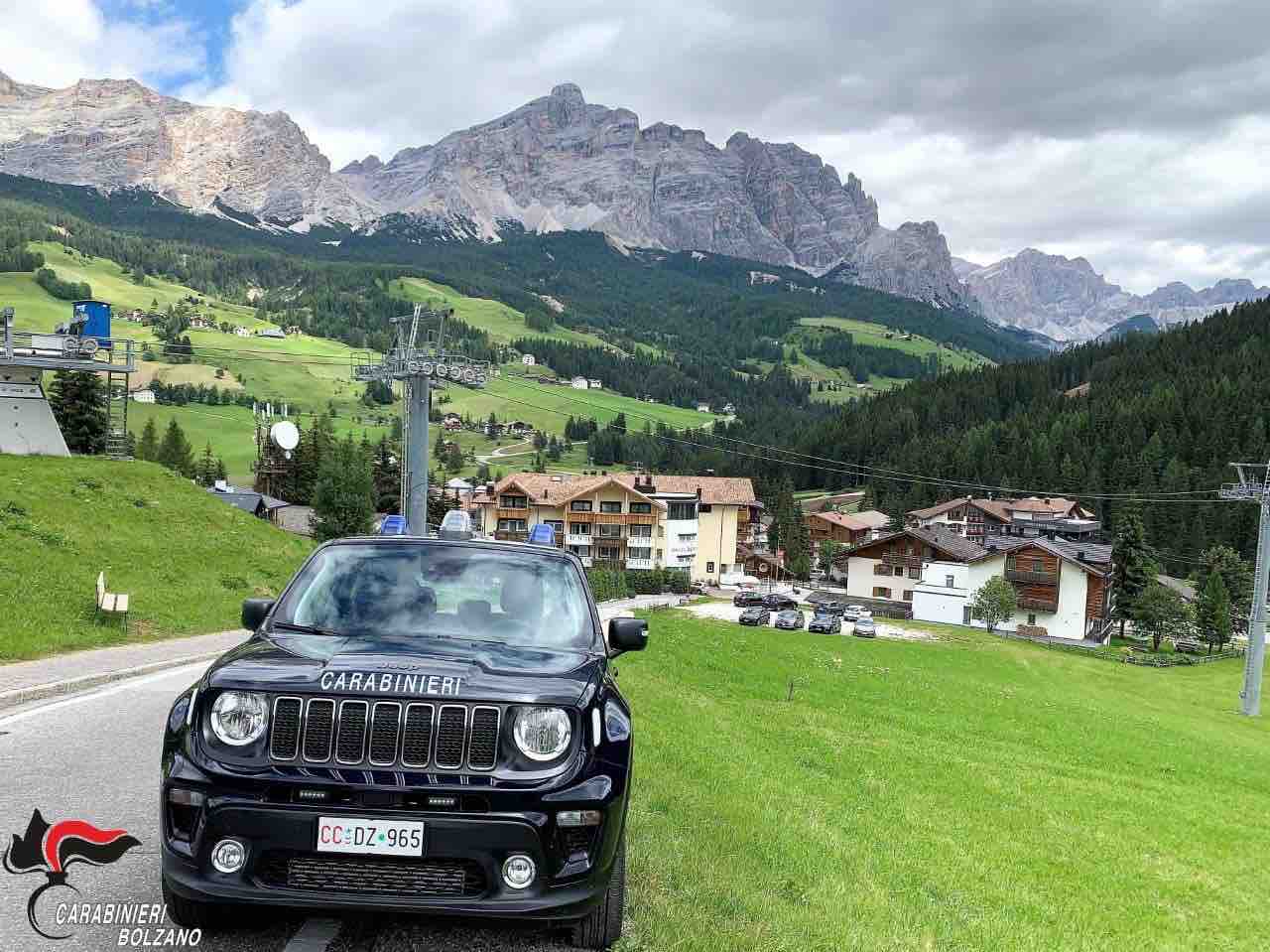 CRONACA - Controlli dei carabinieri in Val Badia: sanzioni e patenti ritirate