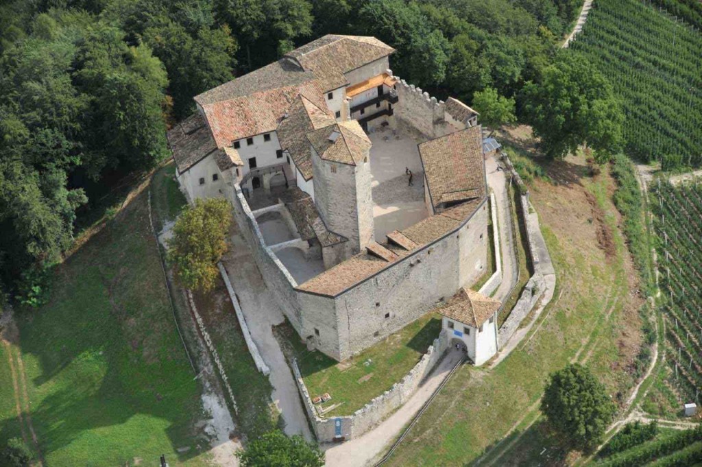 castel belasi val non