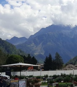Ponte di Legno - condominio abbattuto 1
