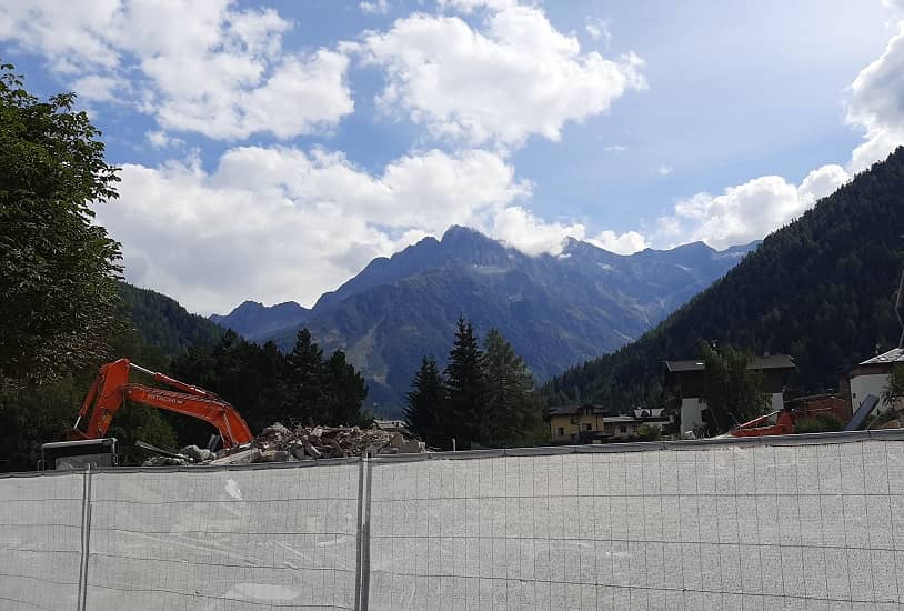 Ponte di Legno - condominio abbattuto