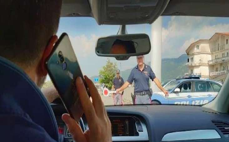 CRONACA - Guida con l'uso del cellulare, 21 patenti ritirate nel Bresciano