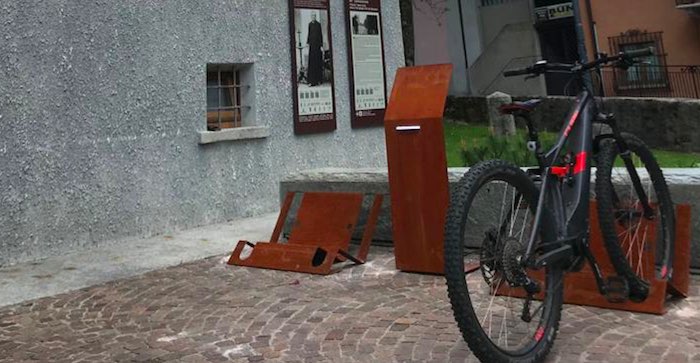 ATTUALITÀ - Cicloturismo in Franciacorta: 30 colonnine per ricarica bici elettriche