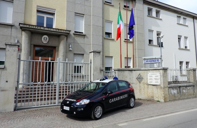 CRONACA - Controlli dei carabinieri nella zona scolastica di Brunico