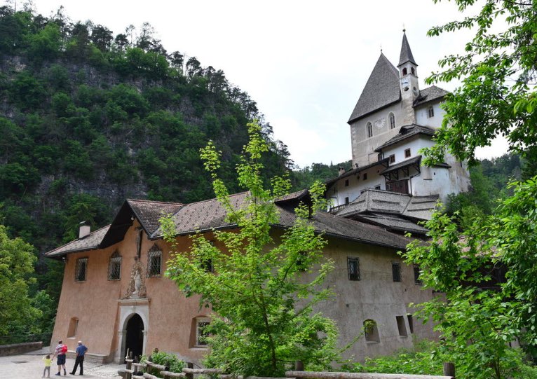 EVENTO - “Intorno al Santuario di San Romedio”, incontri e visite guidate in Val di Non