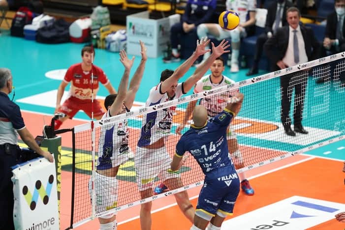 SPORT - Trentino Volley, grave infortunio per Daniele Lavia