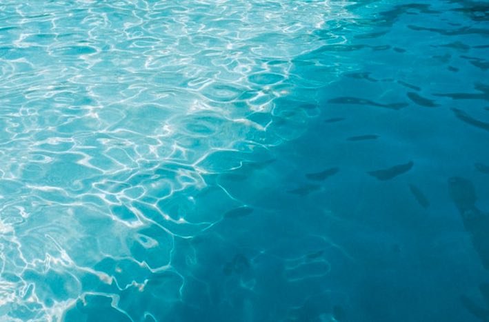 FRANCIACORTA - Bimbo morto in piscina a Castrezzato, scomparso il bagnino