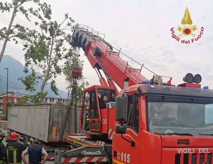 ATTUALITÀ - Vigili del fuoco: non si può attendere un'ora per un'autoscala