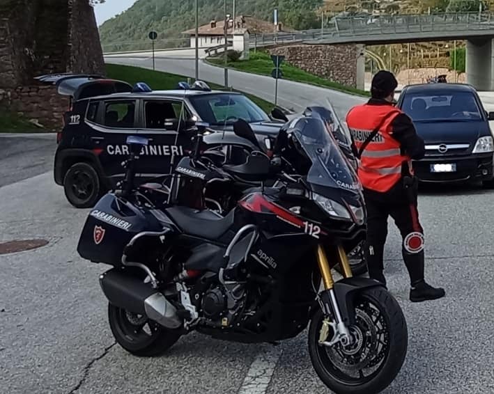 CRONACA - Controlli dei carabinieri, 370 sanzioni ai motociclisti in Trentino