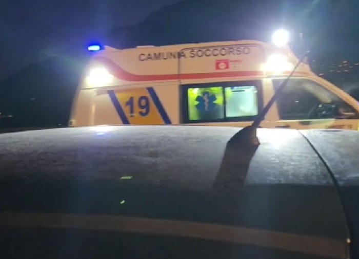 DARFO BOARIO - Auto si schianta contro una cerva sulla statale 42, ferita 43enne