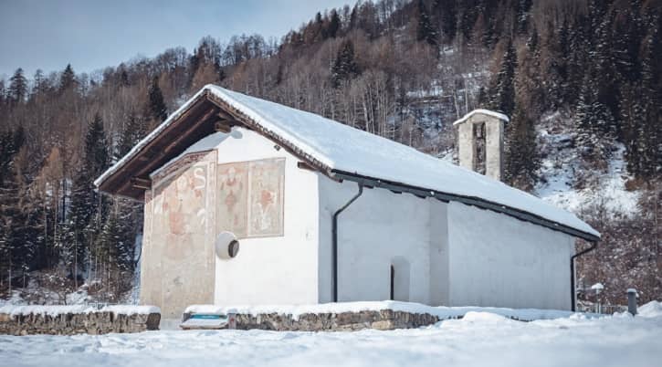 VAL DI PEJO - Pegaia, il restauro degli affreschi esterni della Chiesa di San Bartolomeo