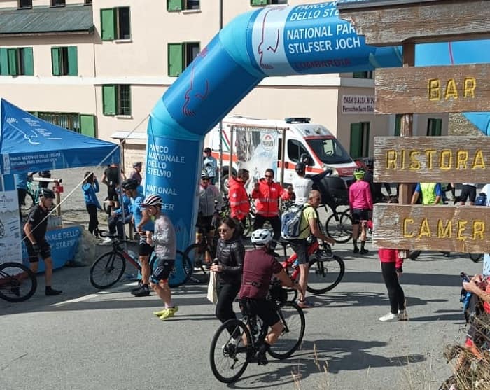 ATTUALITÀ - Passi alpini chiusi: prime uscite con più di 5mila ciclisti