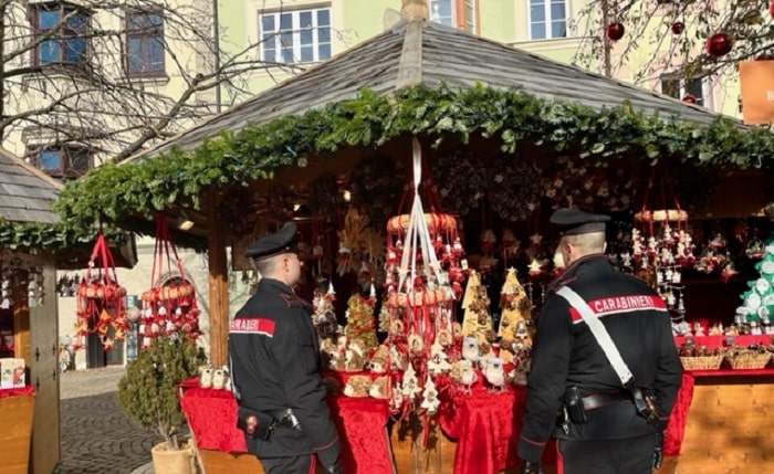 CRONACA - Controlli dei carabinieri di Brunico ai Mercatini di Natale