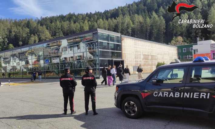 CRONACA - Brunico, i carabinieri smantellano una truffa 