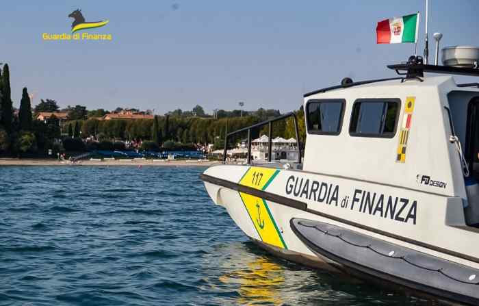 GARDA - Intensificati i controlli della Finanza sui laghi di Garda e Iseo
