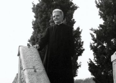 VALLE CAMONICA - Ponte di Legno ricorda lo storico parroco don Antonioli