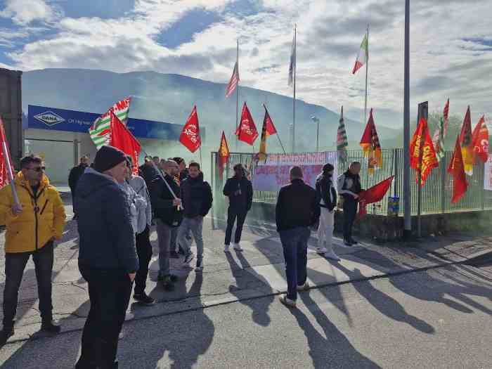 RIVA DEL GARDA - Dana e indotto: trecento lavoratori in presidio